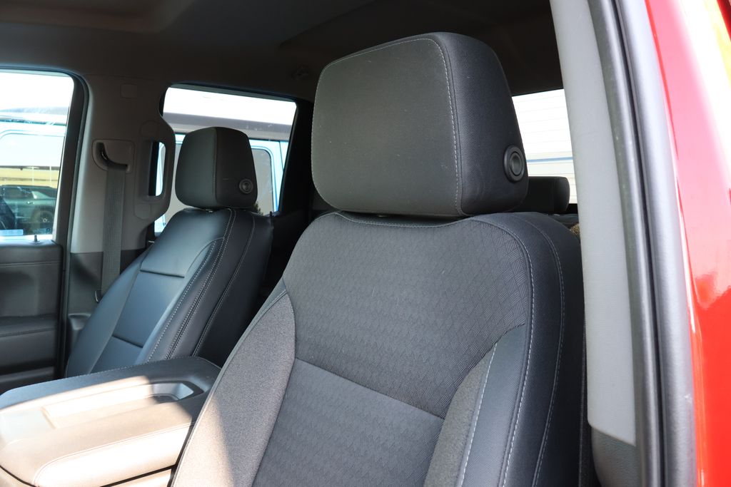 Thumbnail: 2019 Chevrolet Silverado 1500 - 13