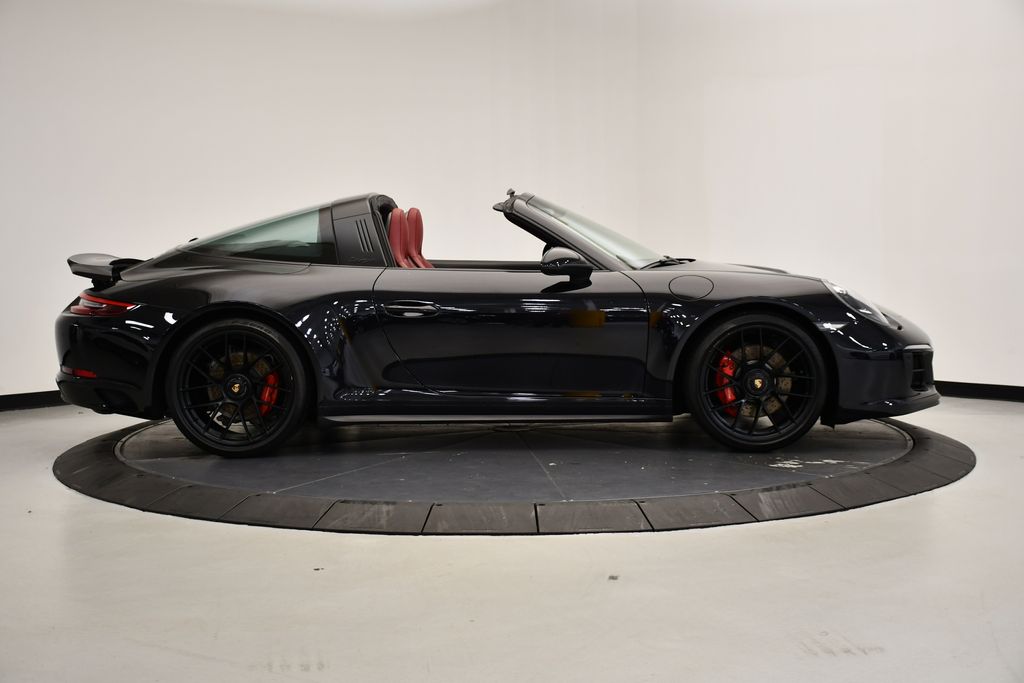 Thumbnail: 2018 Porsche 911 - 16