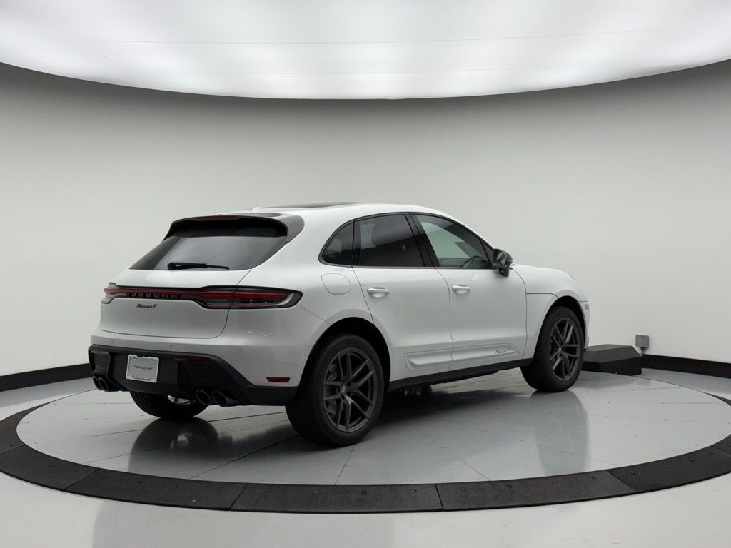 Thumbnail: 2026 Porsche Macan - 7