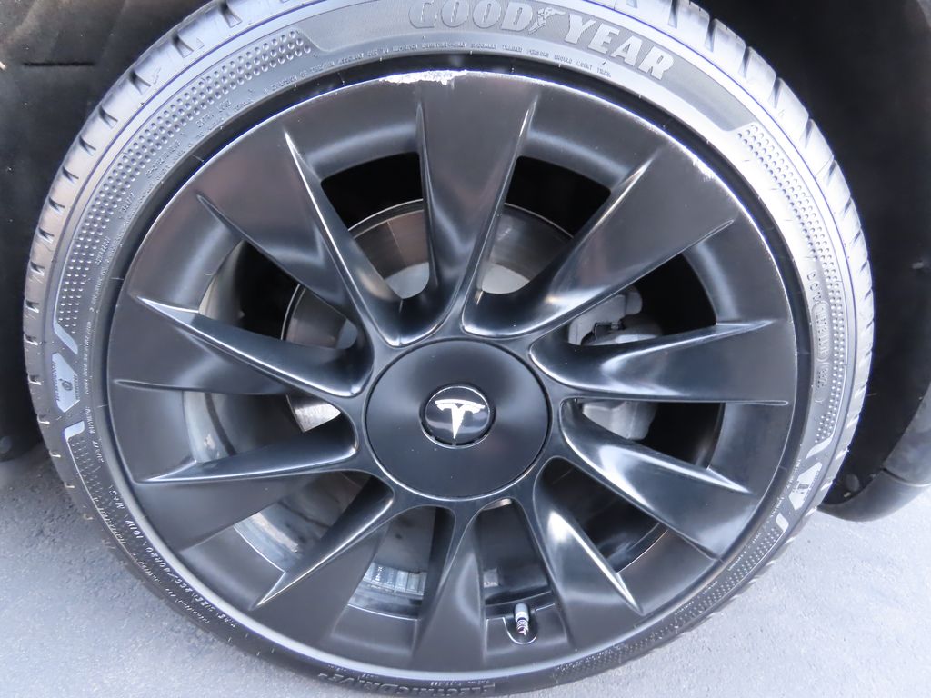 Thumbnail: 2021 Tesla Model Y - 15