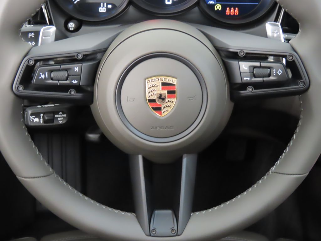 Thumbnail: 2026 Porsche Macan - 18