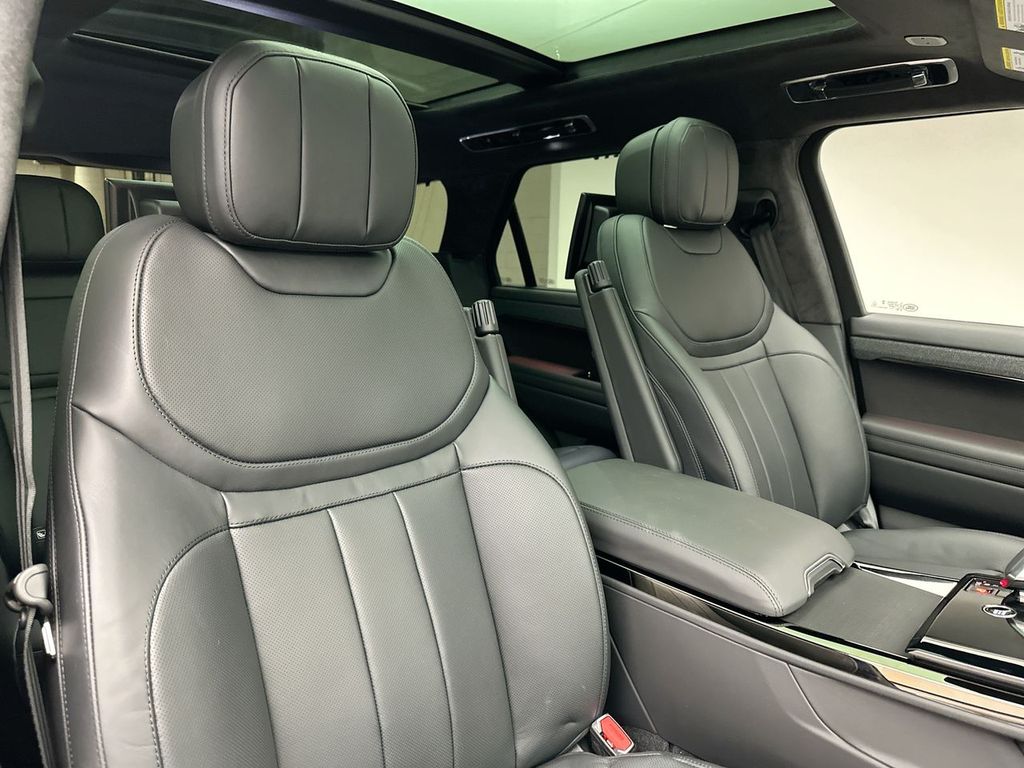 Thumbnail: 2025 Land Rover Range Rover Sport - 11