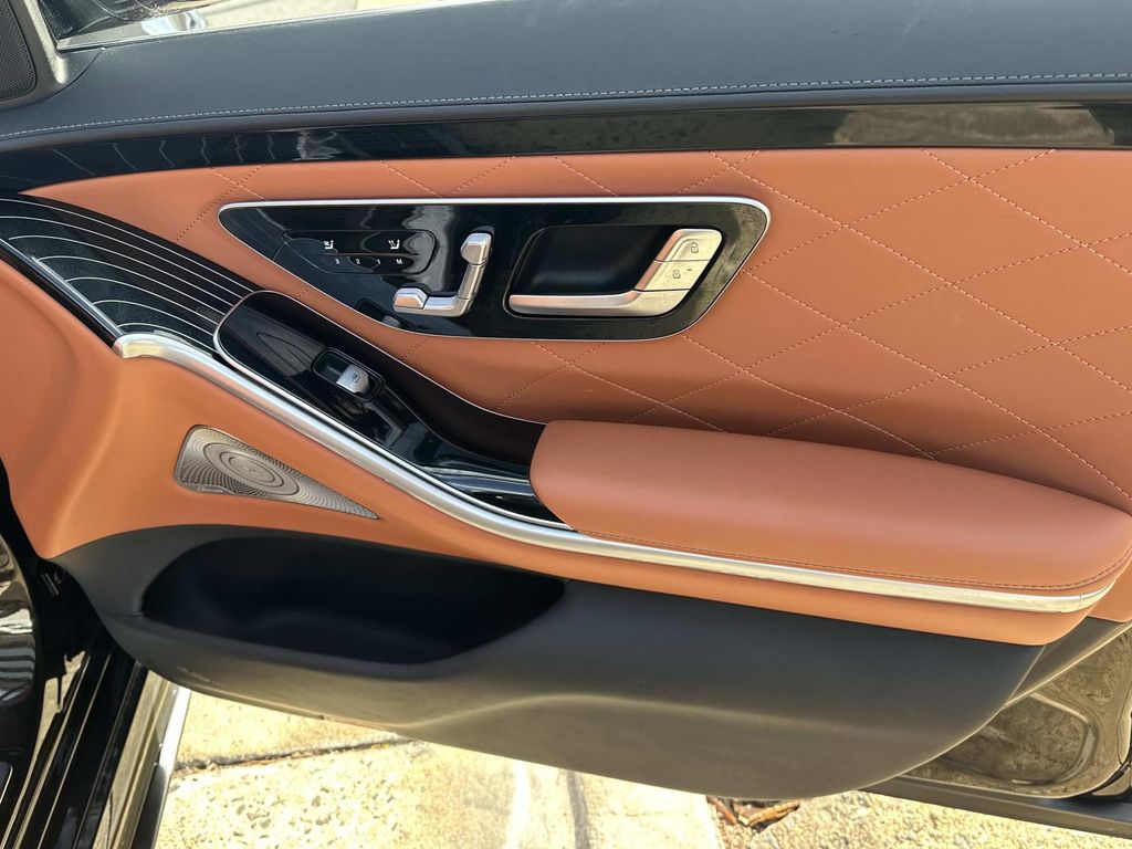 Thumbnail: 2022 Mercedes-Benz S-Class - 19