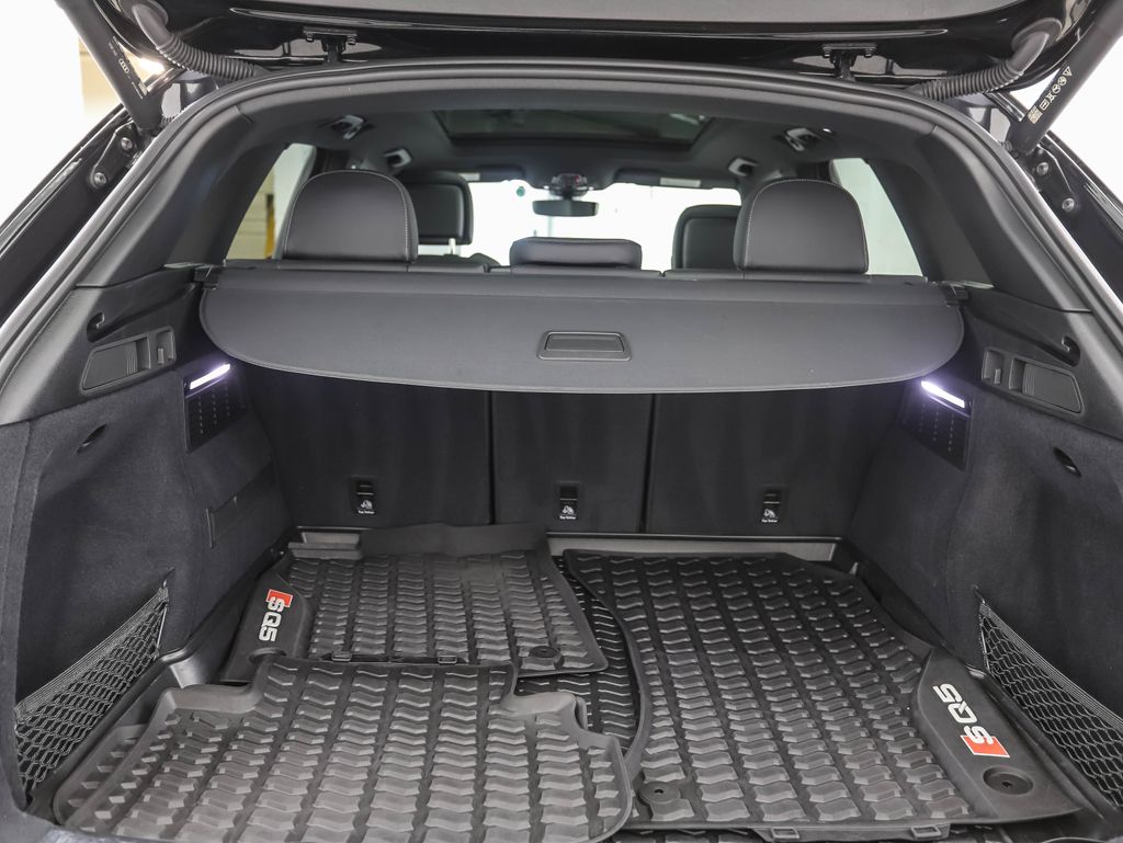 Thumbnail: 2022 Audi SQ5 - 23