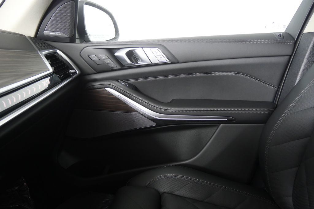 Thumbnail: 2026 BMW X7 - 26
