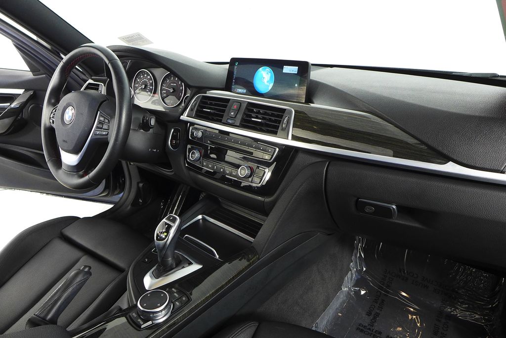 Thumbnail: 2016 BMW 3 Series - 13