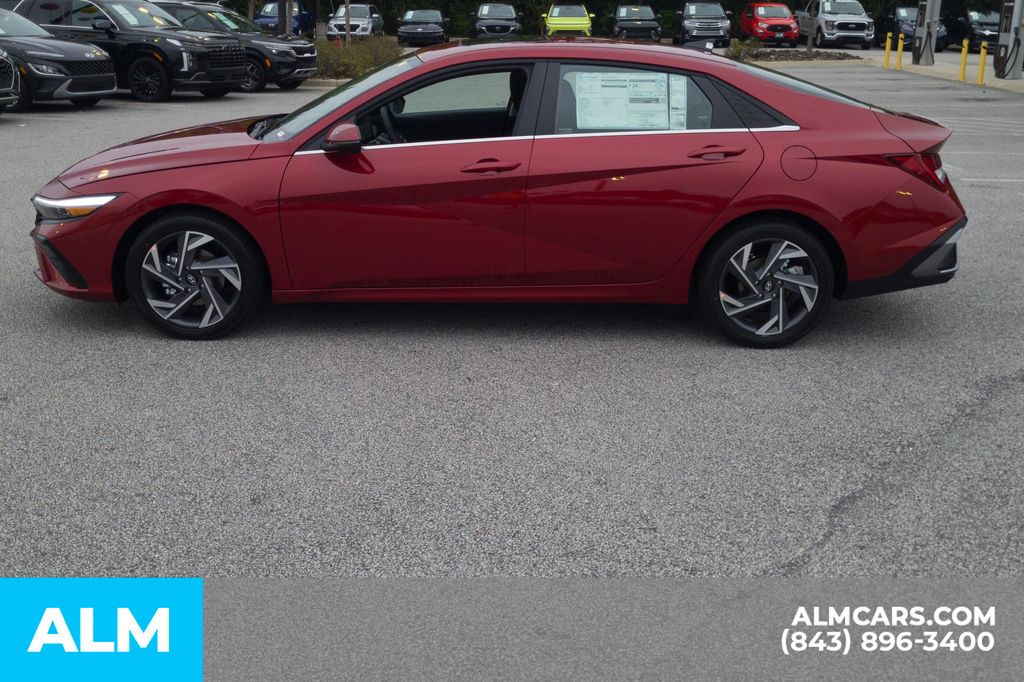 2025 Hyundai Elantra Limited photo 9
