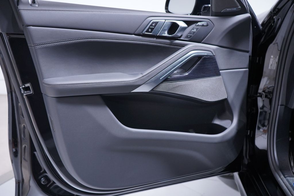 Thumbnail: 2027 BMW X6 - 16