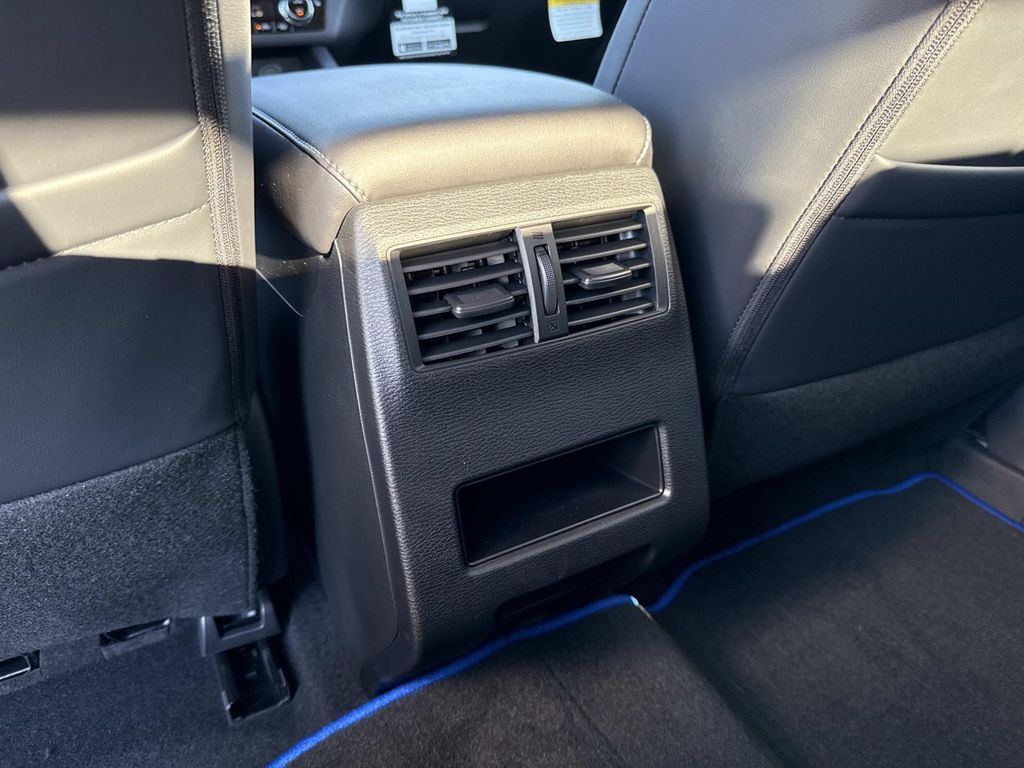 2025 Mitsubishi Outlander Plug-in Hybrid SE - Photo 18