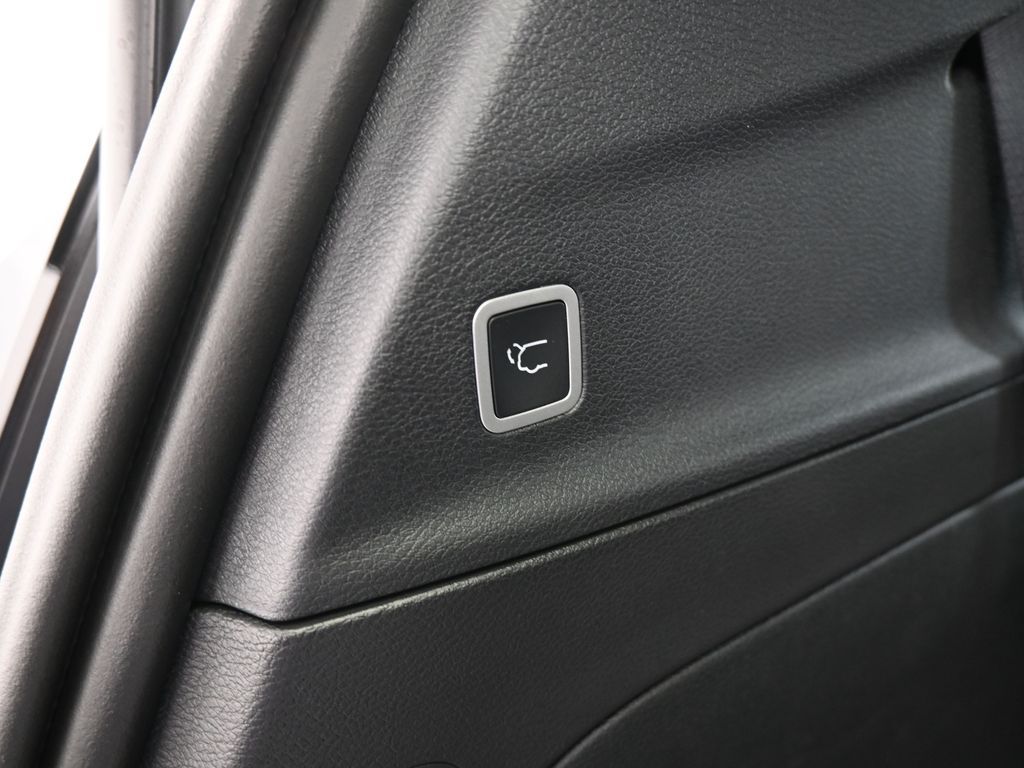 New 2026 Silver Mist Clearcoat Chrysler Limited image 41