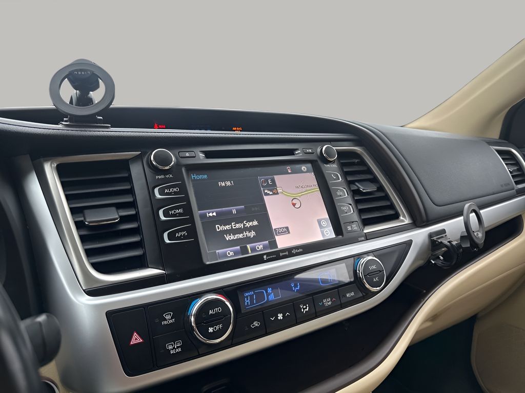 Used Car 2019 Toyota Highlander  Xle For Sale Under $25,000 In Austin, Texas