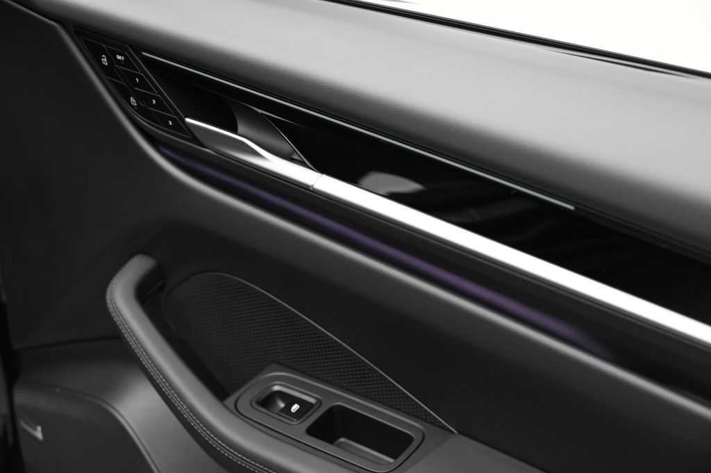 Thumbnail: 2025 Porsche Macan - 22