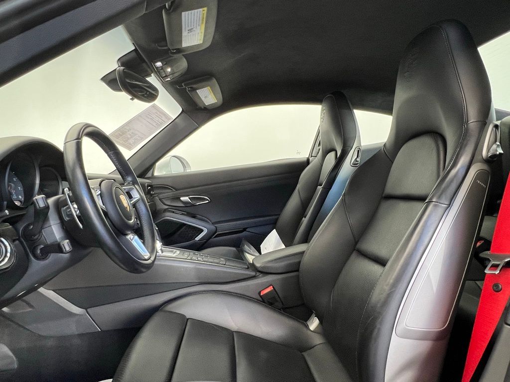Thumbnail: 2017 Porsche 911 - 5