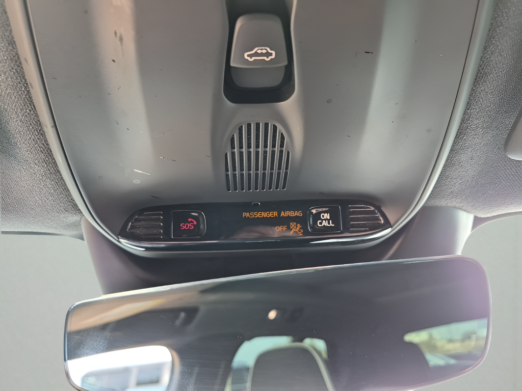 Used Car 2022 Volvo Xc40  R-design For Sale Under $25,000 In Austin, Texas