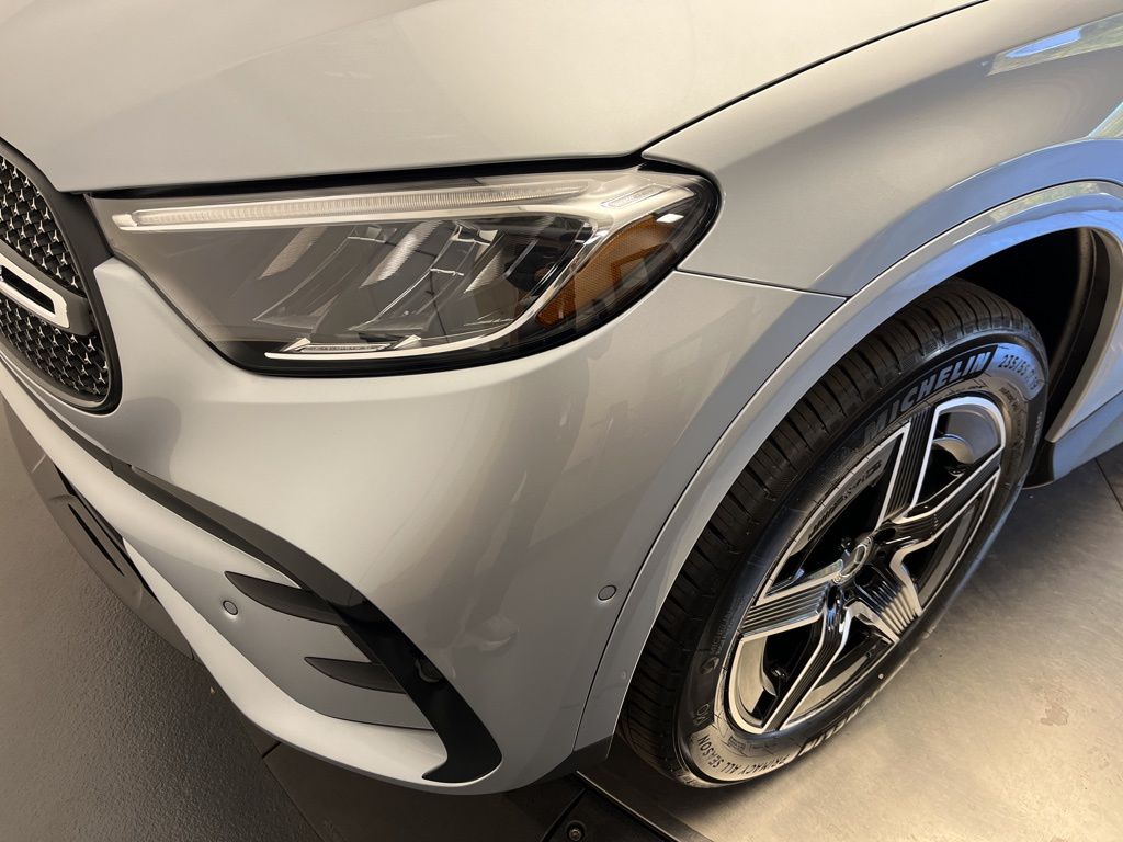 Thumbnail: 2026 Mercedes-Benz GLC - 9