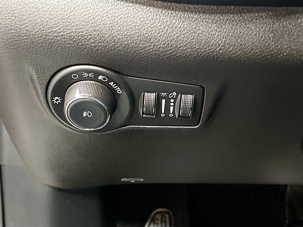 Used 2024 Silver Jeep Limited image 10