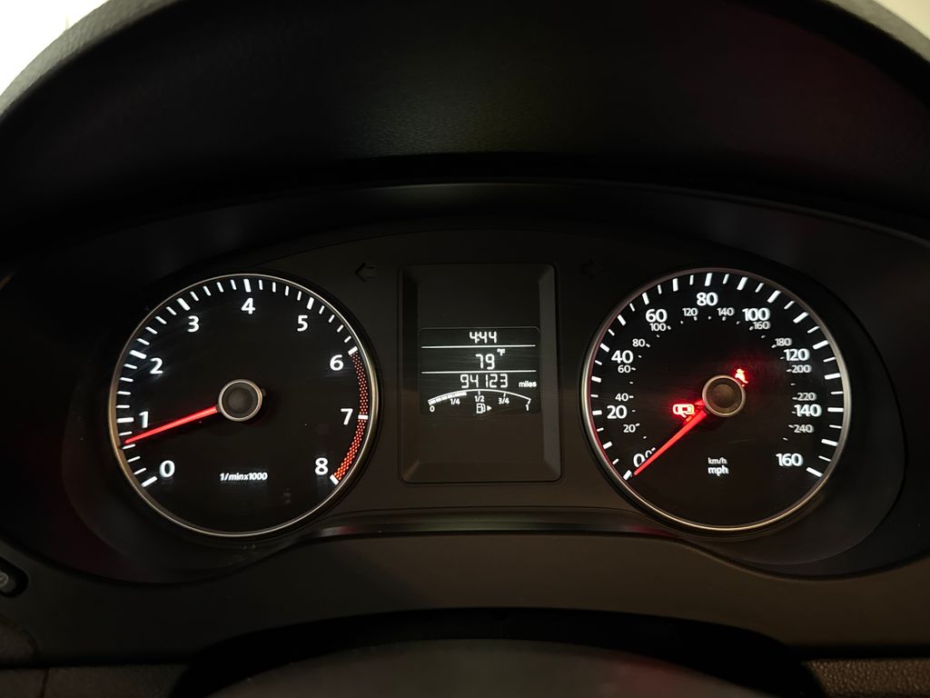 Used 2012  Volkswagen 2.5L SE image 20