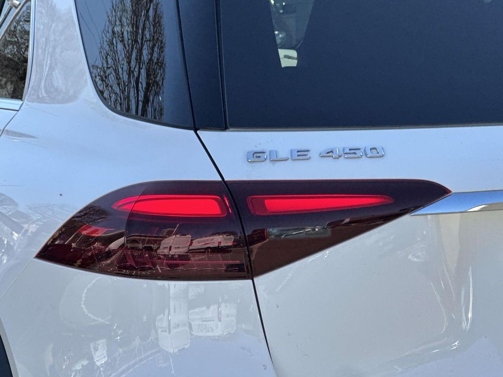 Thumbnail: 2025 Mercedes-Benz GLE - 12