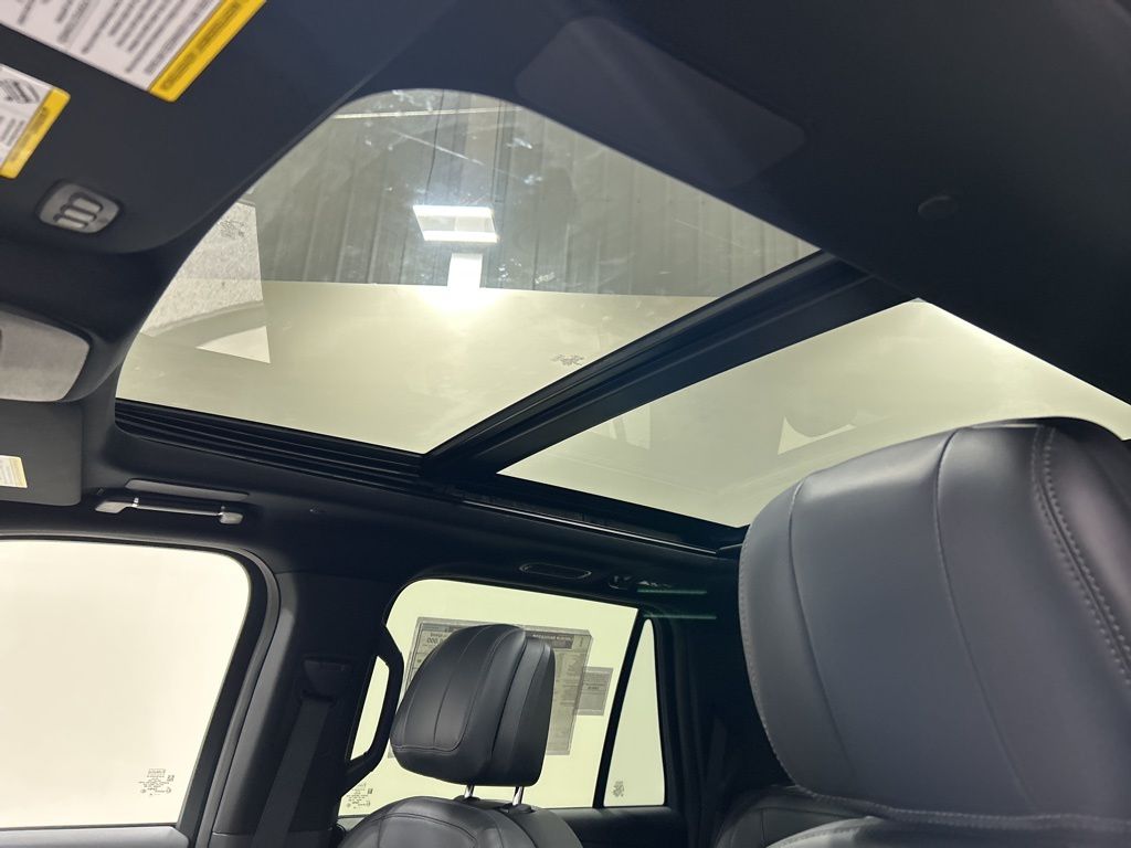 new 2026 Lincoln Navigator car, priced at $106,480