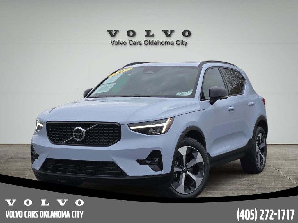 2025 Volvo XC40 Plus