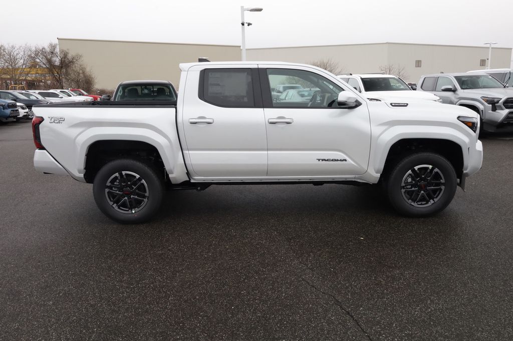 View vehicle photo 4