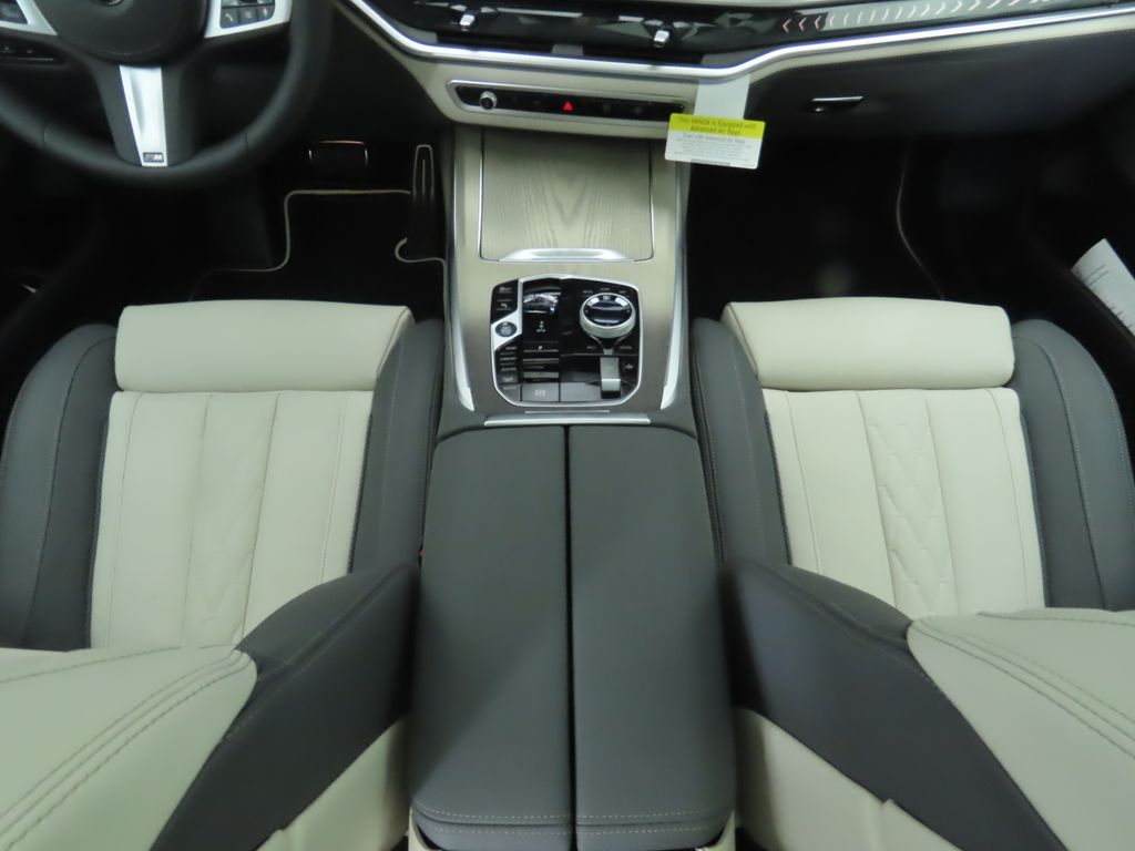 Thumbnail: 2026 BMW X7 - 17