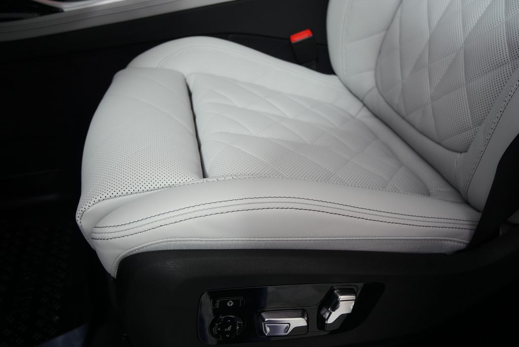 2026 BMW X7 xDrive40i 9