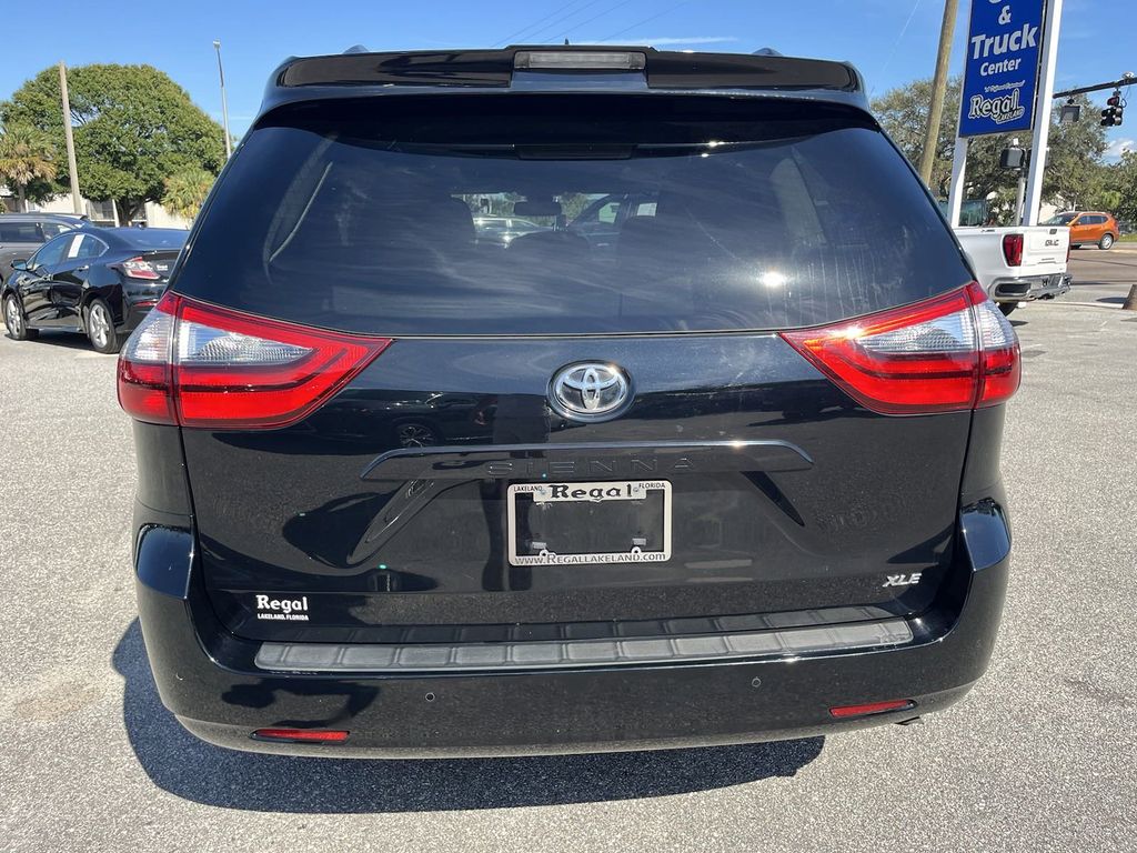 2020 Toyota Sienna XLE 5