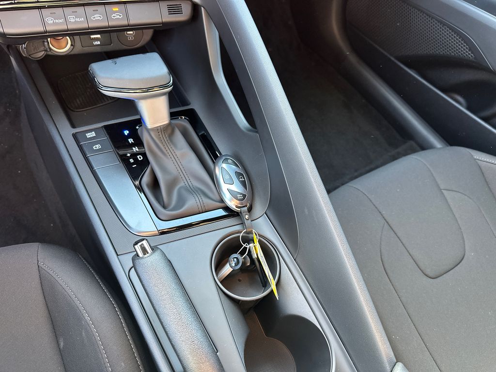 Used 2025 Silver Hyundai SEL Sport image 33