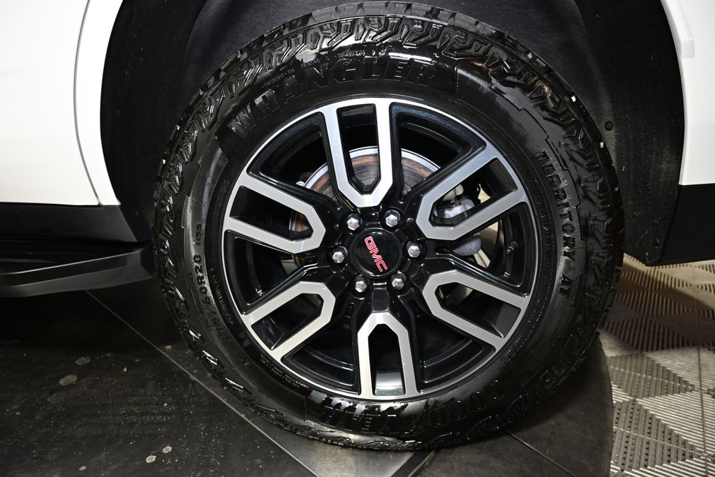 2023 GMC Yukon AT4 13
