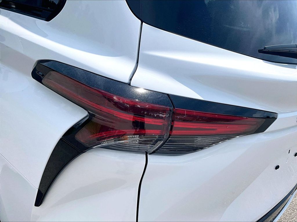 2025 Toyota Sienna — photo 32