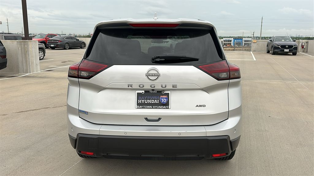 2025 Nissan Rogue SV Silver at Bravo Nissan