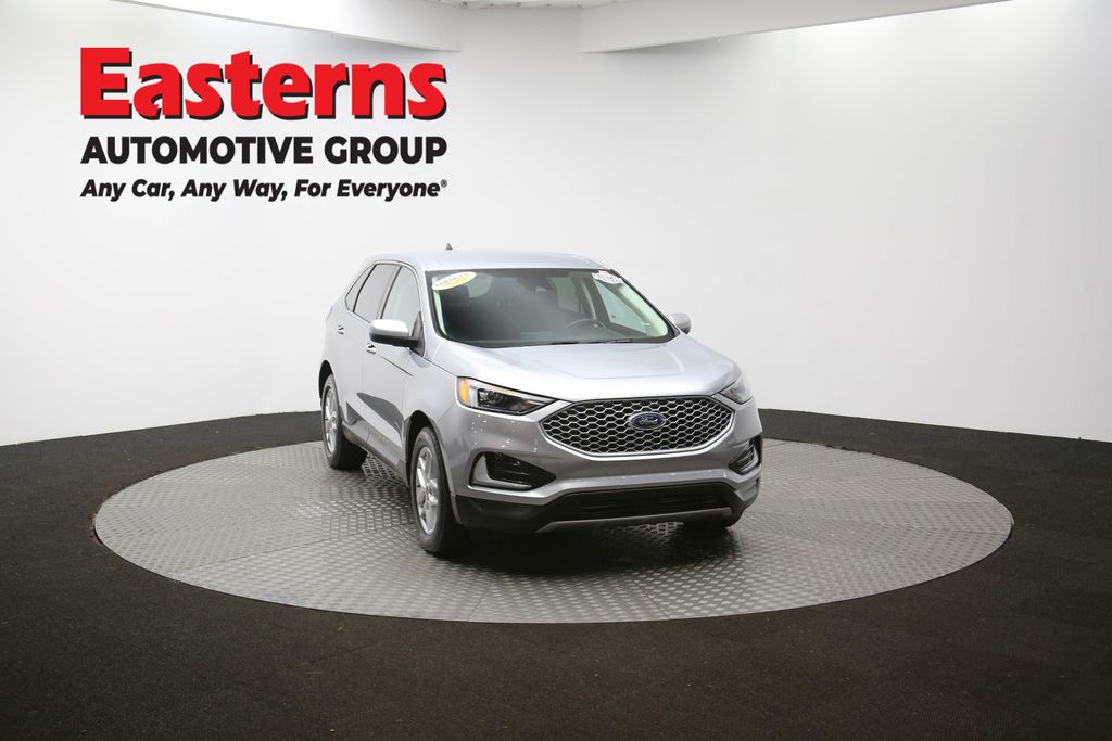 Used 2024 Silver Ford SEL image 48