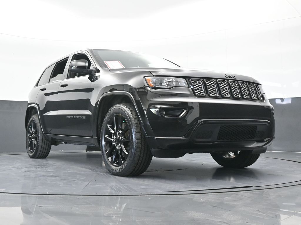 Used 2021 Diamond Black Crystal Pearlcoat Jeep Laredo X image 58