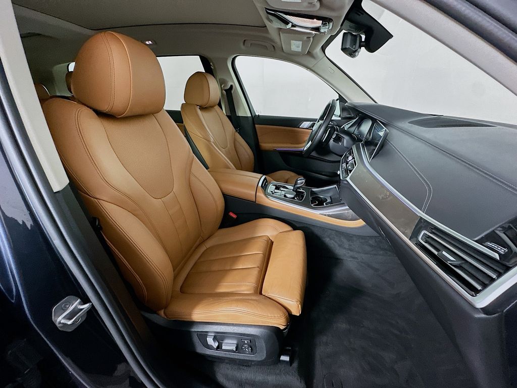 Thumbnail: 2021 BMW X7 - 30