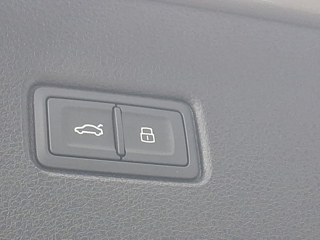 Thumbnail: 2025 Audi SQ5 - 30