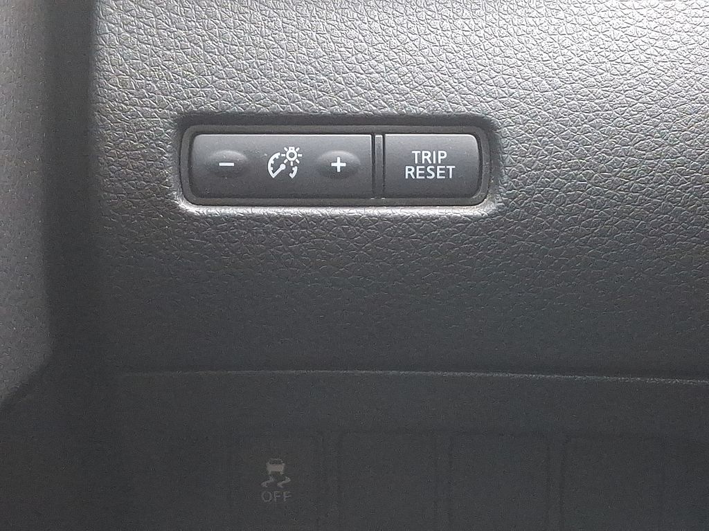 Thumbnail: 2018 Nissan Rogue Sport - 22