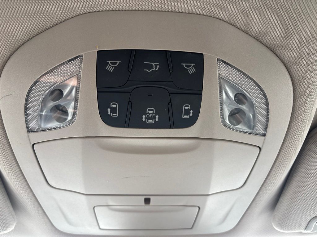 Used 2023 Chrysler Pacifica Van