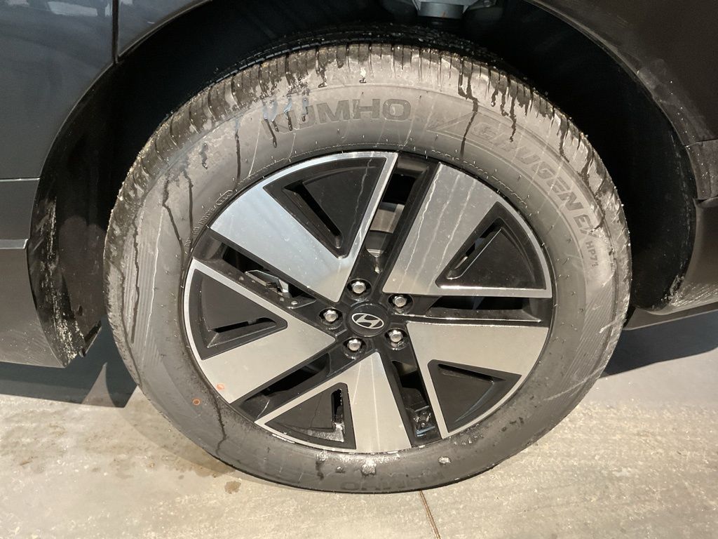 New 2026 Black Hyundai SEL image 24