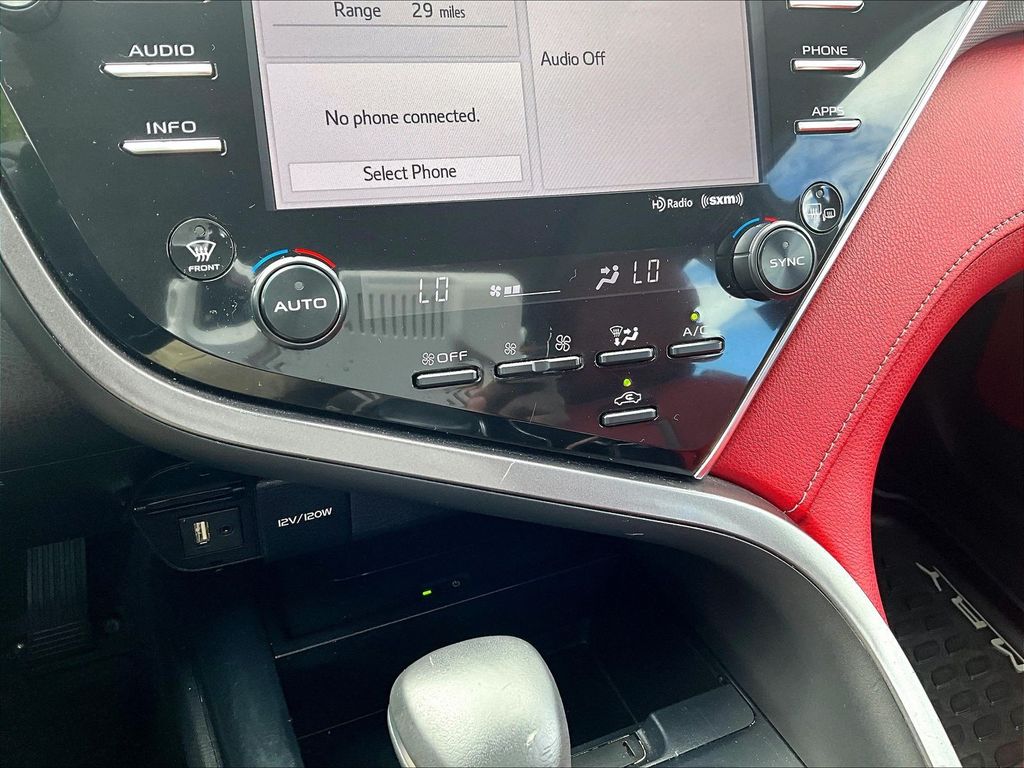 2018 Toyota Camry — photo 26