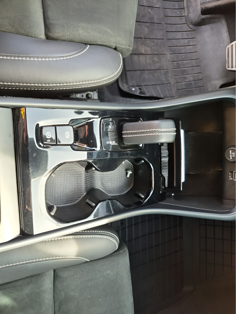 Used Car 2022 Volvo Xc40  R-design For Sale Under $25,000 In Austin, Texas