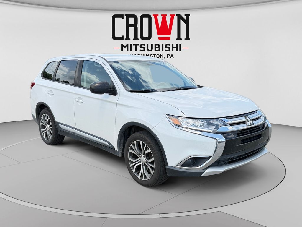 Diamond White Pearl 2018 Mitsubishi Outlander SUV / Crossover Front-Wheel Drive Continuously Variable Transmission