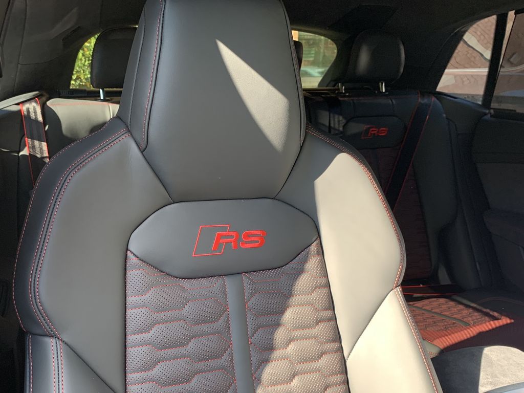 Thumbnail: 2026 Audi RS Q8 - 12