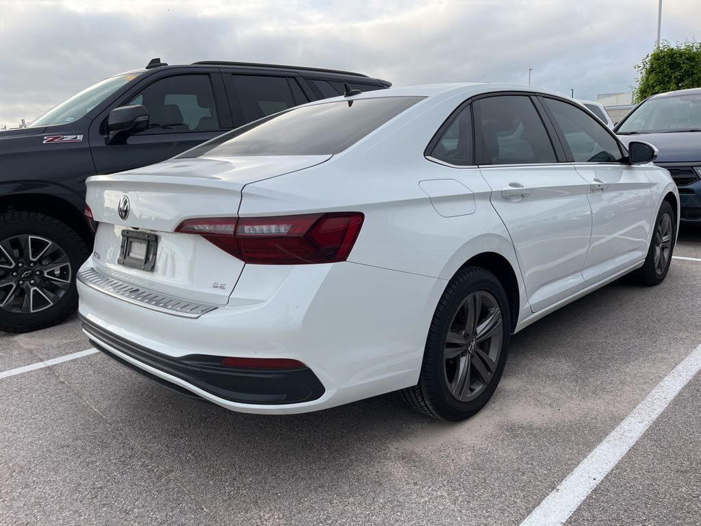 Thumbnail: 2022 Volkswagen Jetta - 3