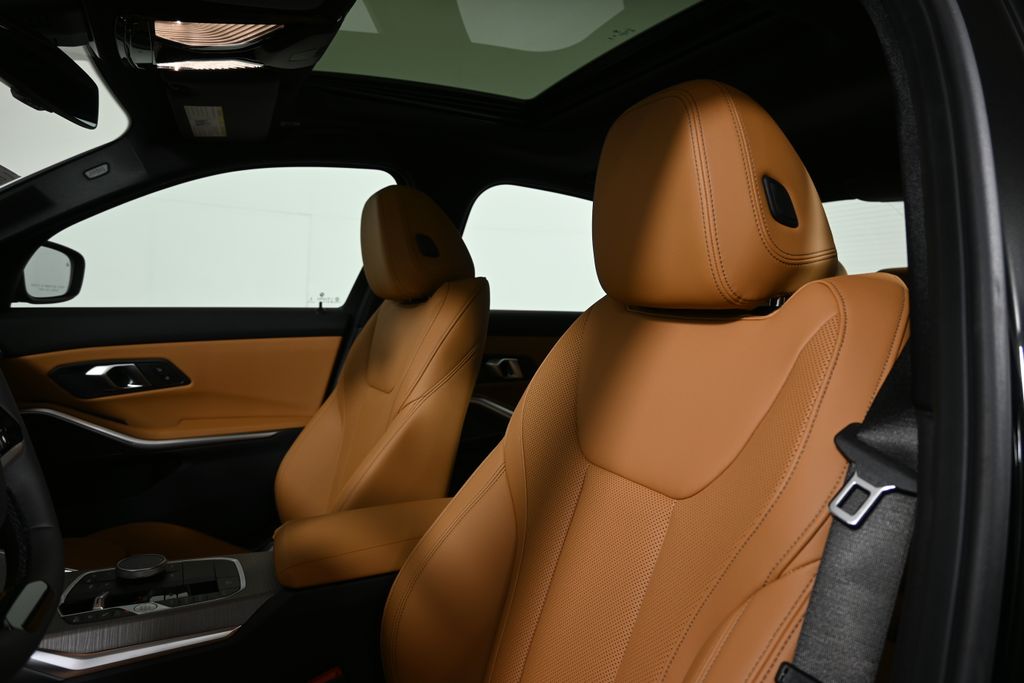 Thumbnail: 2026 BMW 3 Series - 16