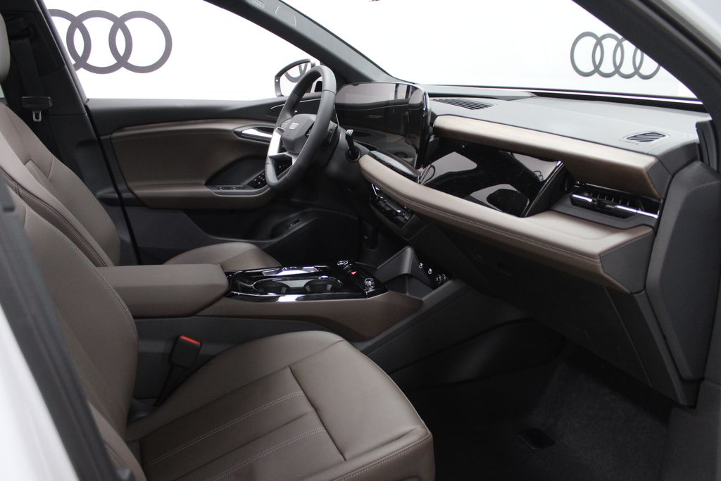 Thumbnail: 2025 Audi Q6 e-tron - 28