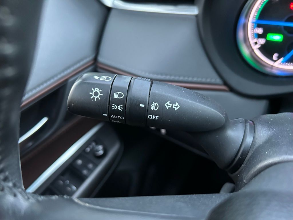 Thumbnail: 2023 Toyota Venza - 23