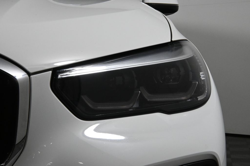 Thumbnail: 2022 BMW X5 - 11