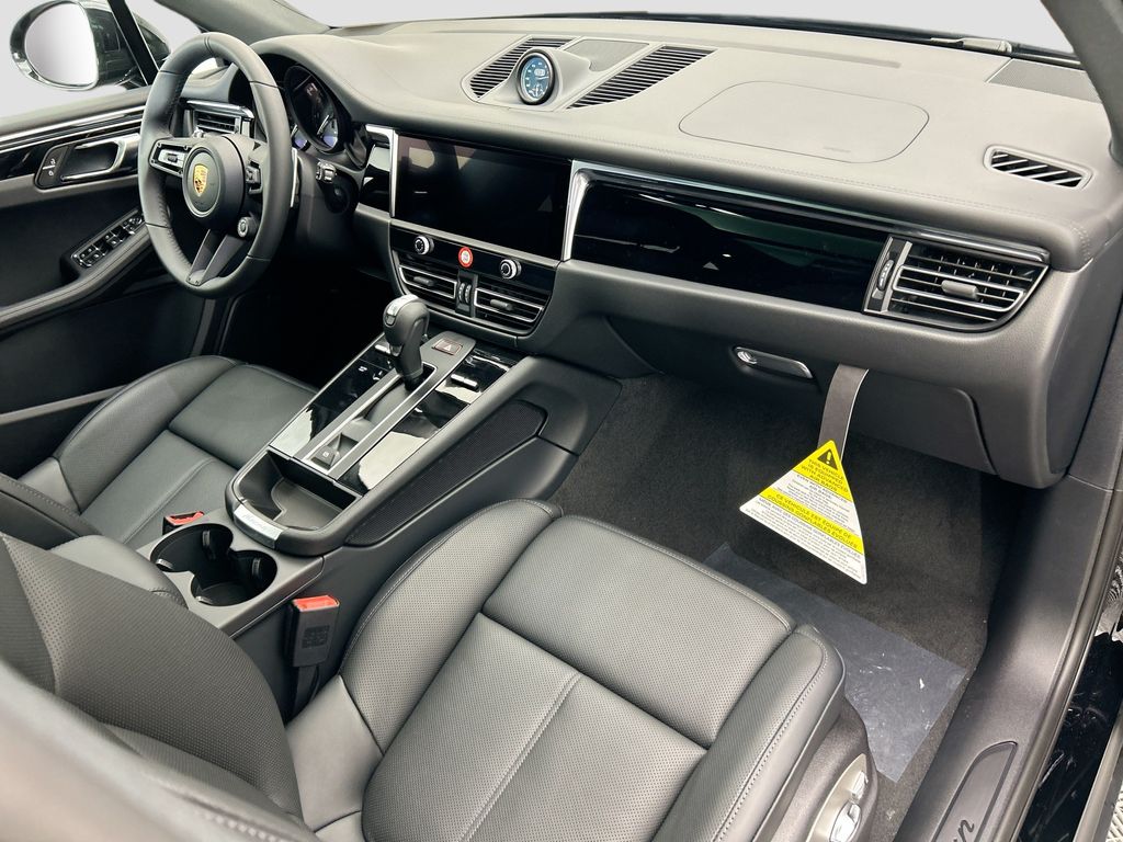 Thumbnail: 2026 Porsche Macan - 20