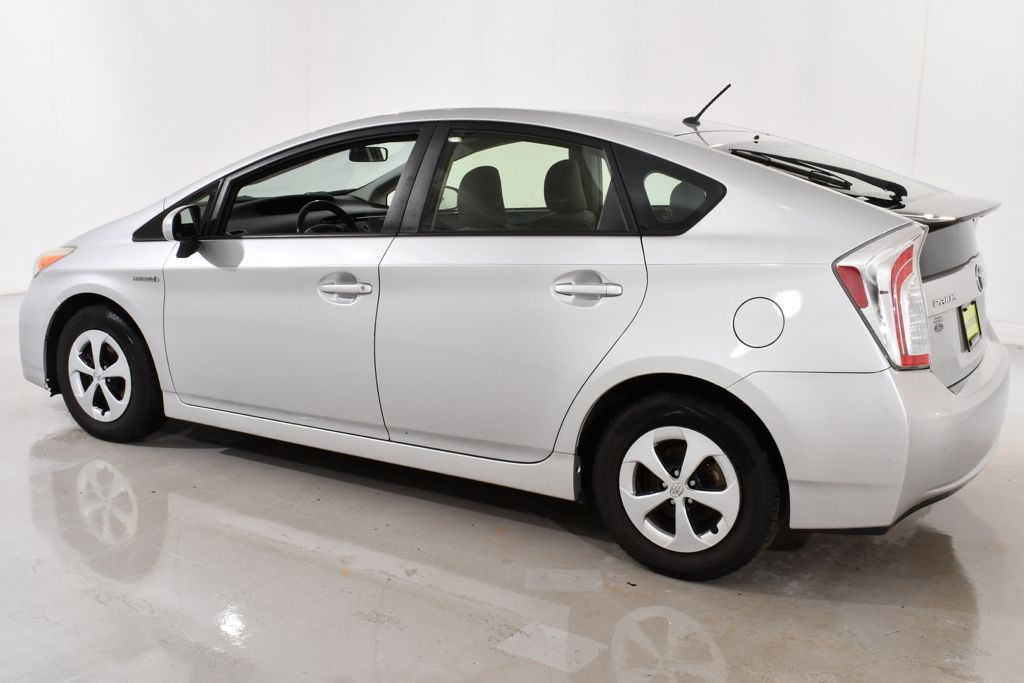 Used 2013  Toyota Two Hybrid image 15